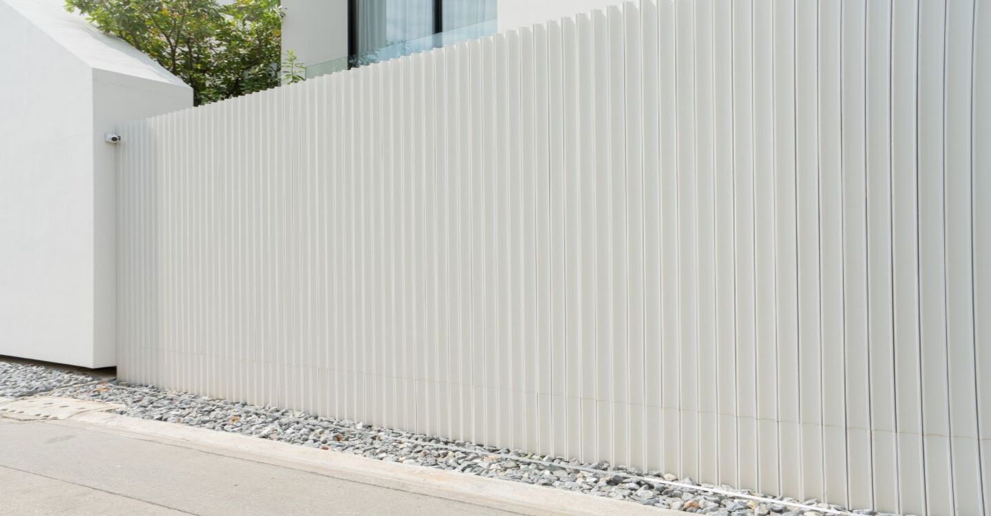 ไม้รั้ว เอสซีจี ขนาด 10x400x1.2 ซม. สีรองพื้น